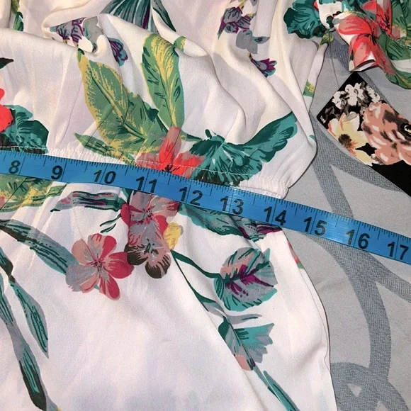 Hint of Blush Off the Shoulder Romper Women’s Size Medium Shorts Jumpsuit NWT - Picture 10 of 15